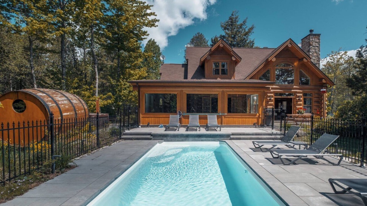 Fiddler Lake Resort Ski Chalet | Chalet Silver Fox at Fiddler Lake with Hot Tub, Sauna, and Private Pool