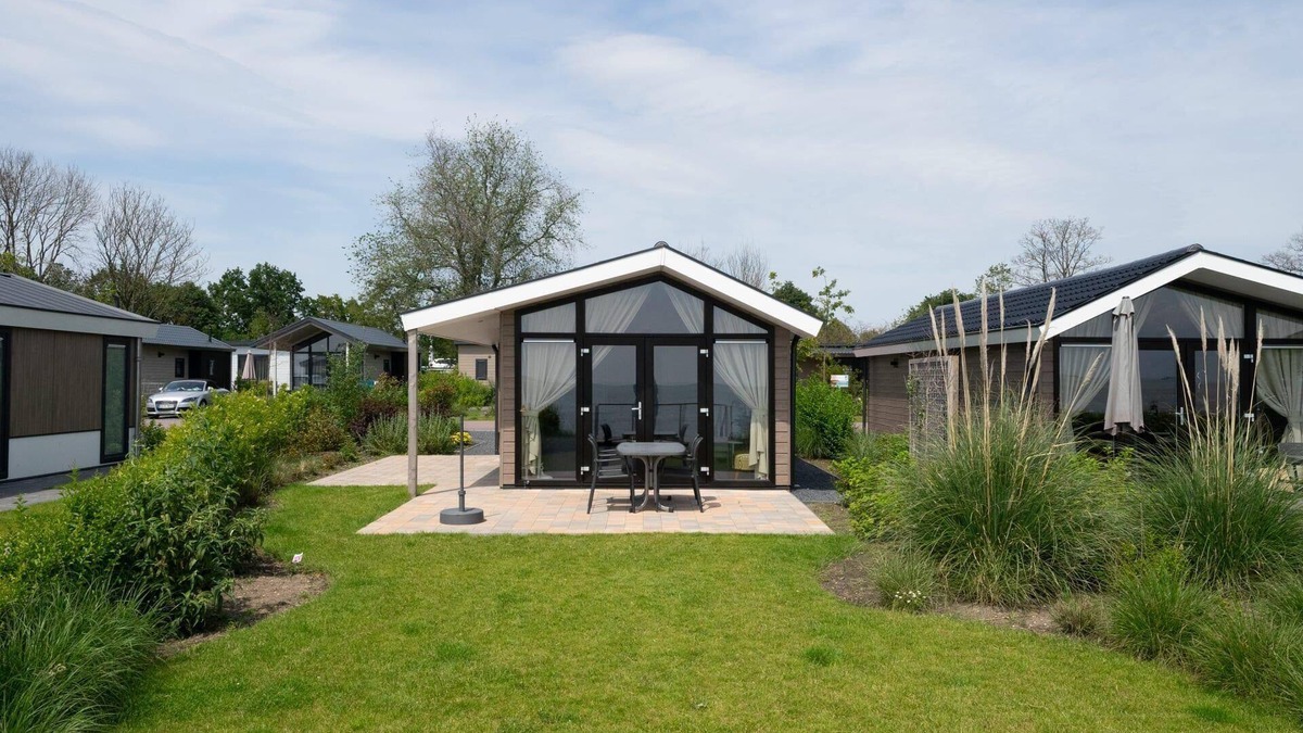Municipality of Stede Broec House | Chalet situated at the waterfront with terrace