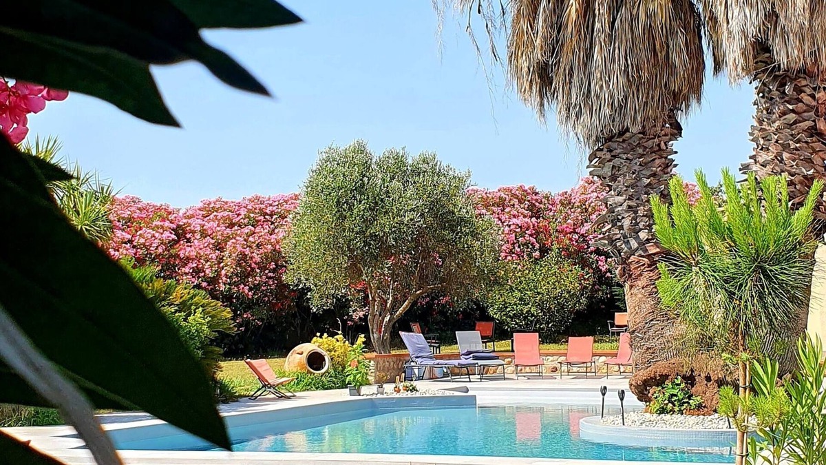 Canohes Apartment | Chalet/Studio in a private park with swimming pool