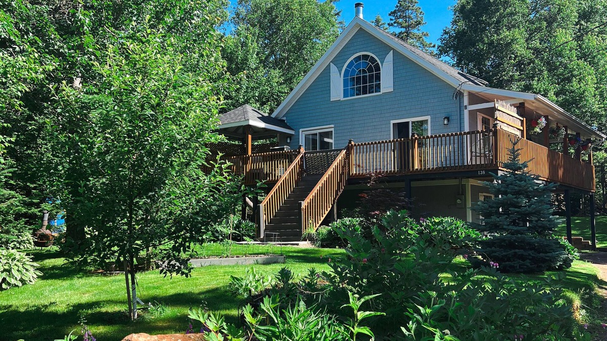 Bayview House | Chalet style by the Sea 7 mins to National Park Beaches