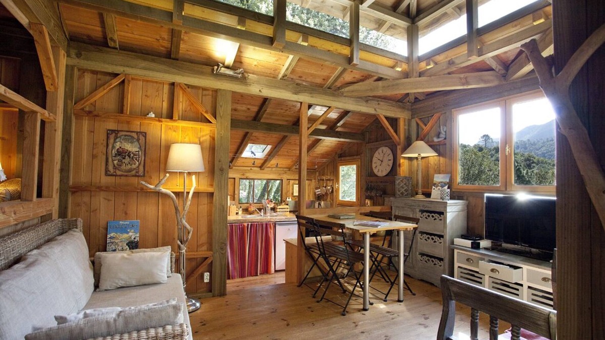 Chisa Ski Chalet | Chalet style cabin, built in the trees, away from the bustle, between sea and mountains