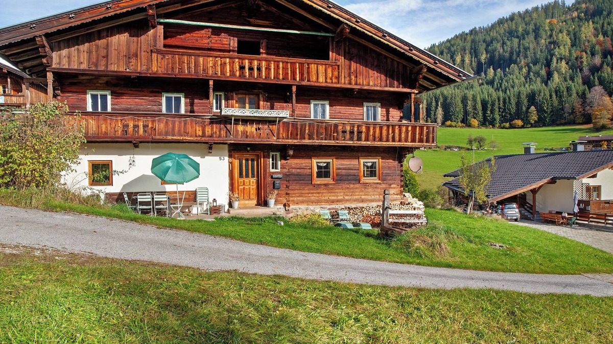 Wildschoenau House | Chalet 'Uriges Bauernhaus Achtzehn53' with Mountain View, Private Terrace and Wi-Fi