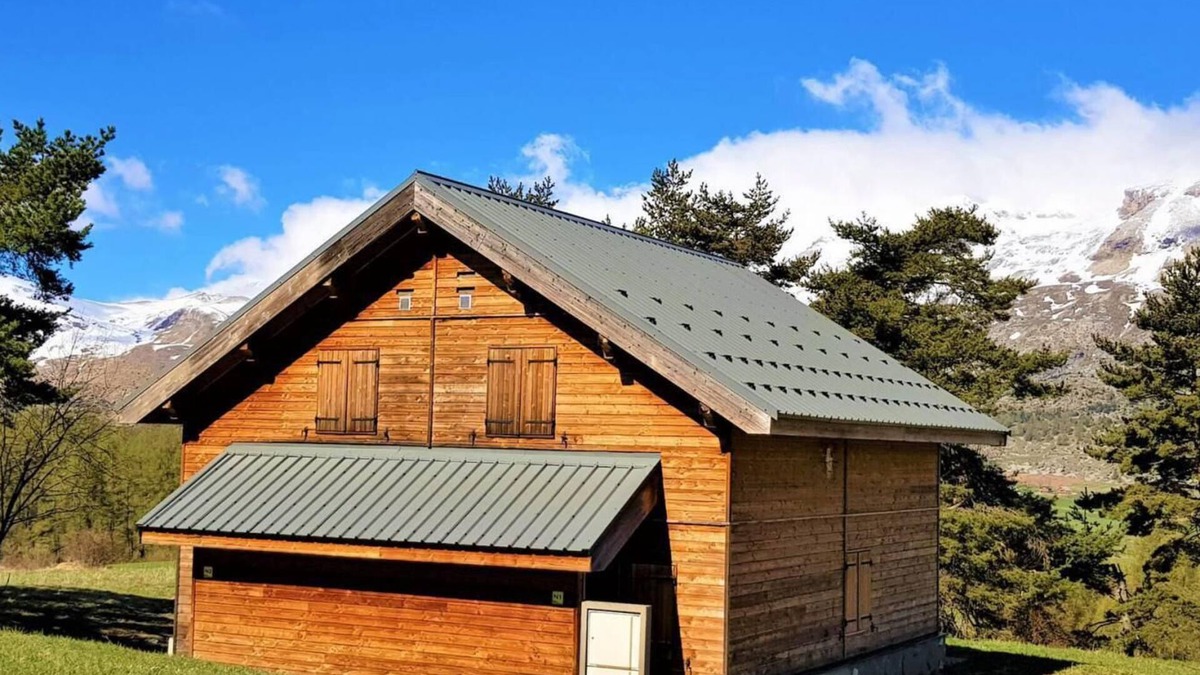 La Joue du Loup Ski Chalet | Chalet, view mountain, terrace, parking, tv, ski locker, 55m², La Joue du Loup