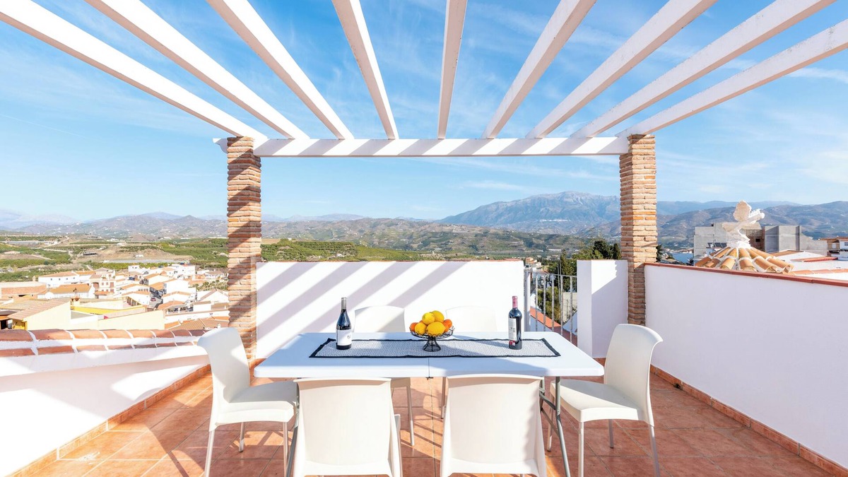 Benamocarra House | Chalet 'Villa Cañete' with Mountain View, Terrace, Jacuzzi & Wi-Fi