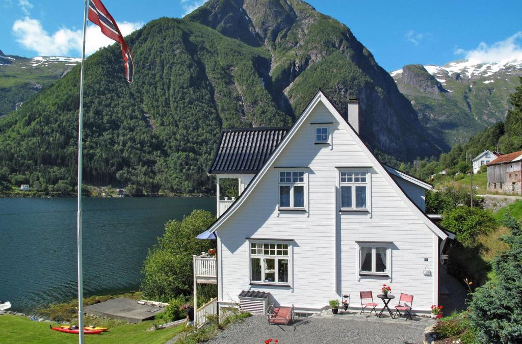 Balestrand Ski Chalet | Chalet Villa Esefjord by Interhome