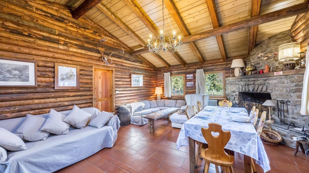 Antey-Saint-Andre Ski Chalet | Chalet 'Vue Cervin Matterhorn' with Mountain View, Private Terrace and Wi-Fi