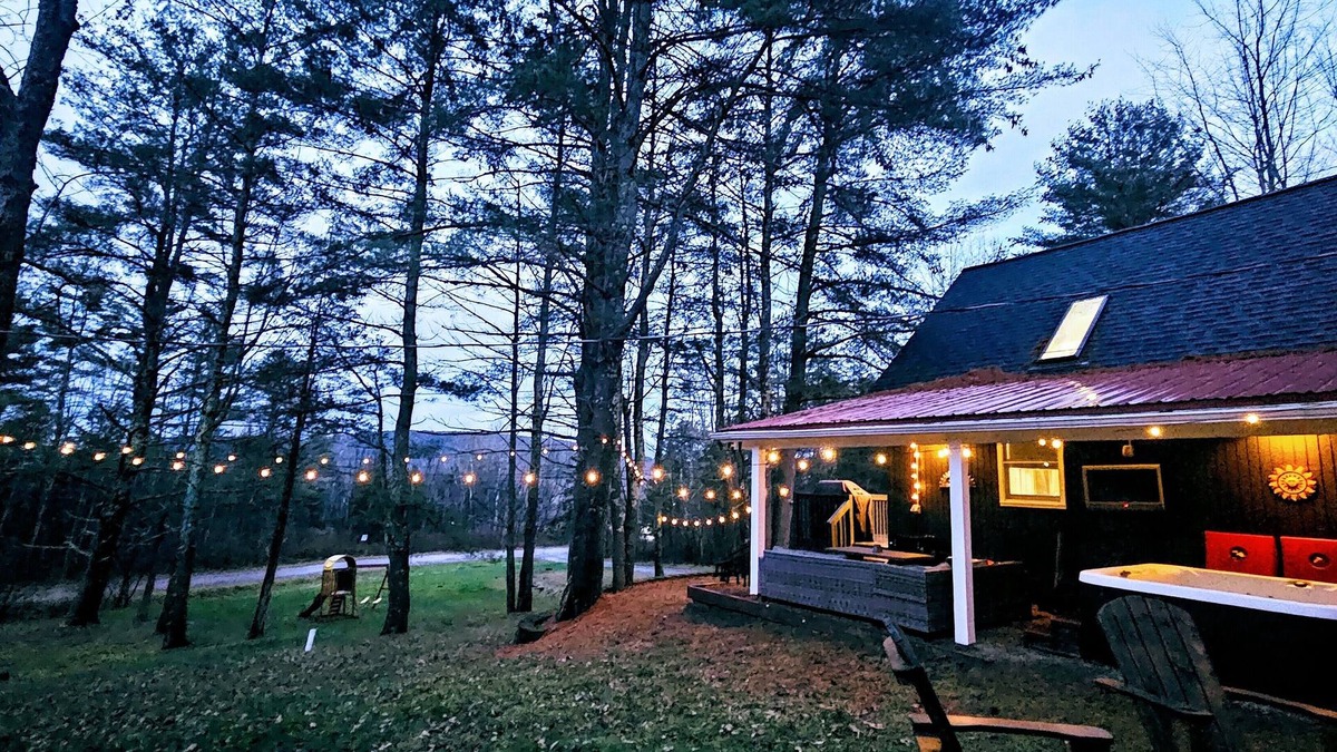 Gilboa Ski Chalet | Chalet w/HOT TUB & OUTDOOR TV, Fire Pit, Pool Nearby, Prvt. trail & playground!