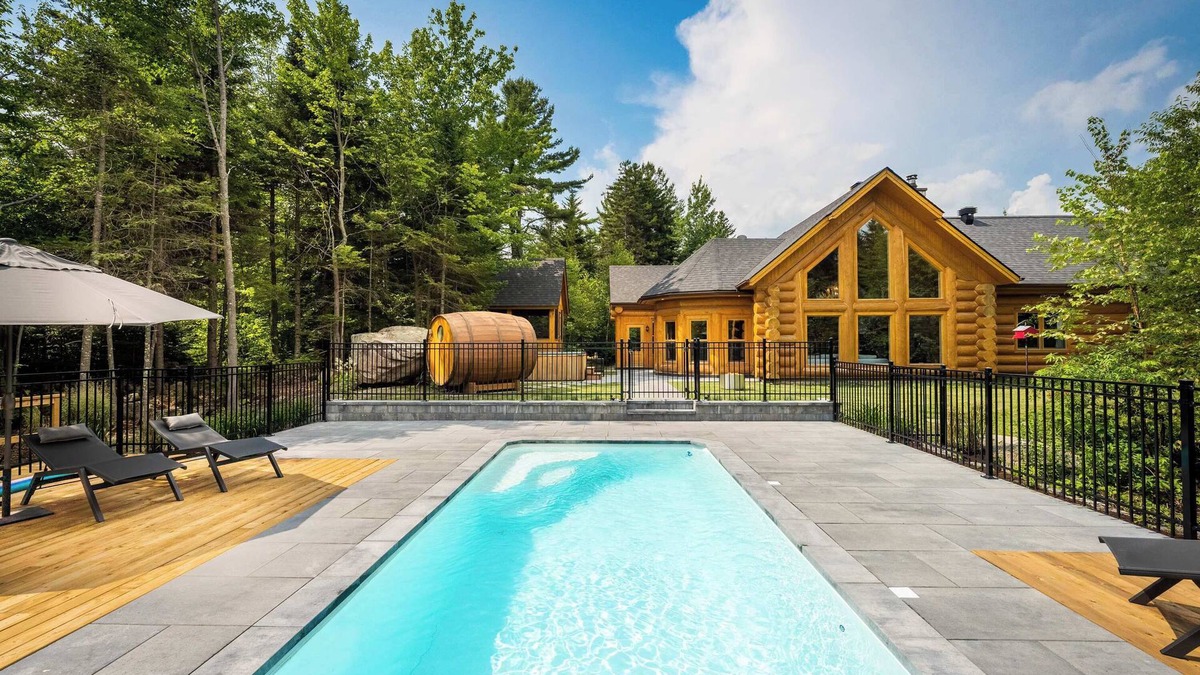 Fiddler Lake Resort Ski Chalet | Chalet White Rabbit at Fiddler Lake with private spa, sauna, and pool