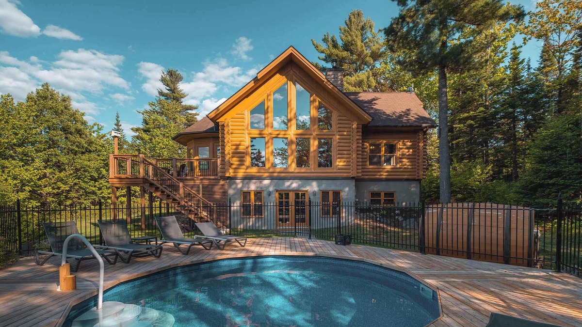 Mille-Isles Ski Chalet | Chalet White Wolf Spa at Fiddler Lake with Private Spa, Sauna, and Pool