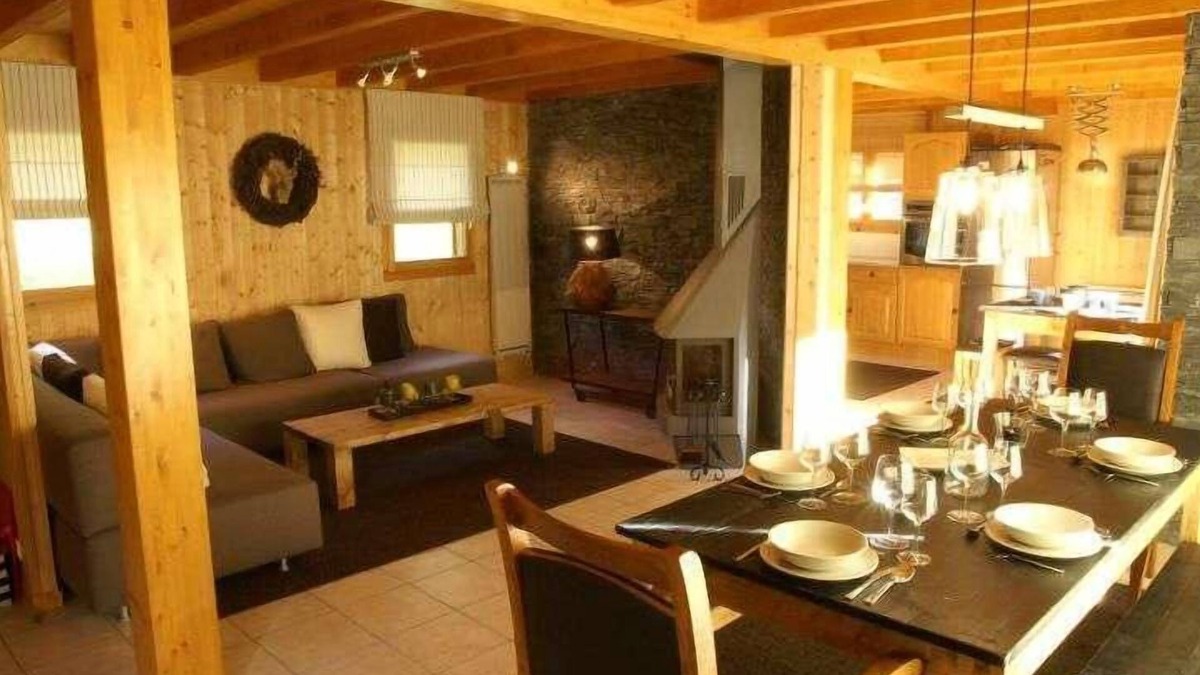 La Chapelle-d'Abondance Ski Chalet | Chalet, wifi, terrace, balcony, fireplace or stove, parking, tv, ski locker, 120m²