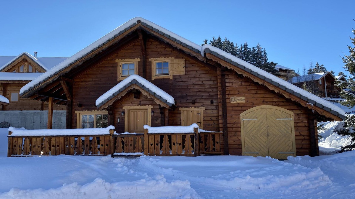 Le Devoluy Ski Chalet | Chalet with 4 bedrooms, sleeps 12 to 14, close to the snow front