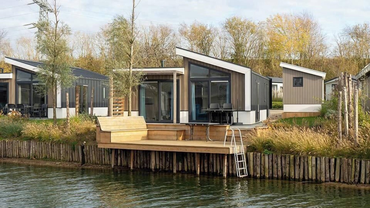 Linden House | Chalet with 4 bedrooms, a terrace and a jetty