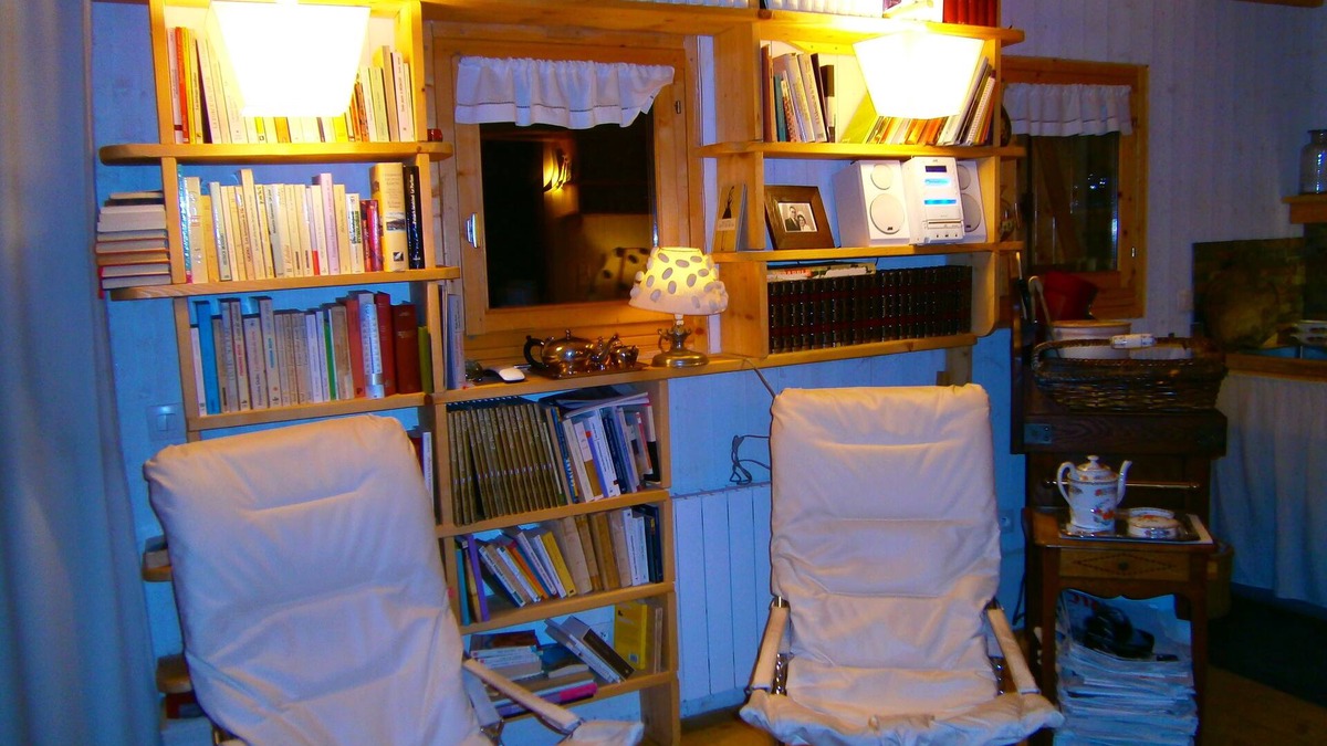 Premanon Ski Chalet | Chalet with a refined atmosphere: 300m from slopes and forest paths
