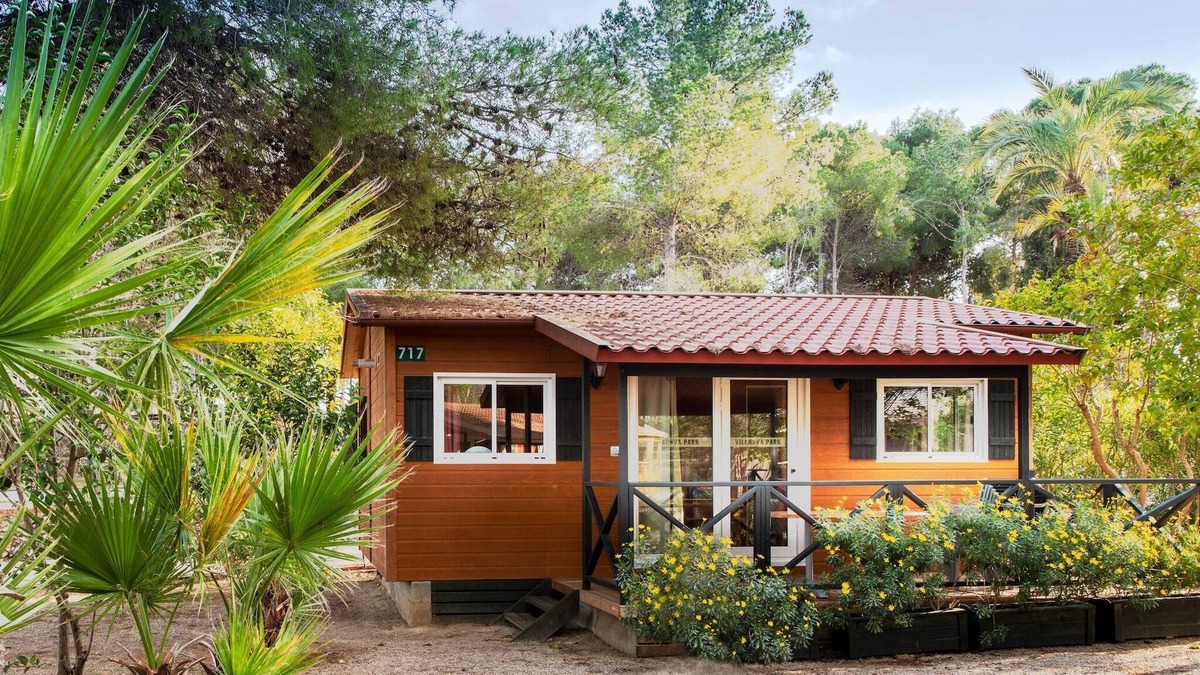 Castellet i la Gornal Ski Chalet | Chalet with air conditioning on beautiful park