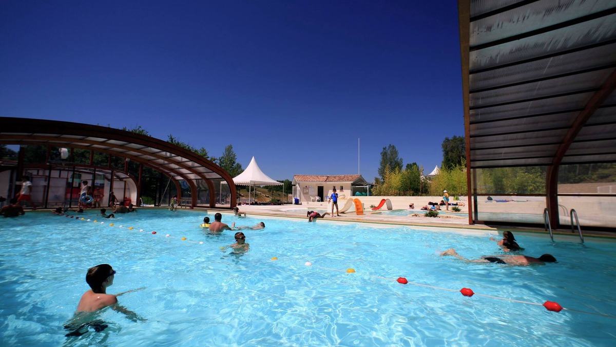 Monclar-de-Quercy Ski Chalet | Chalet with dishwasher on a hill