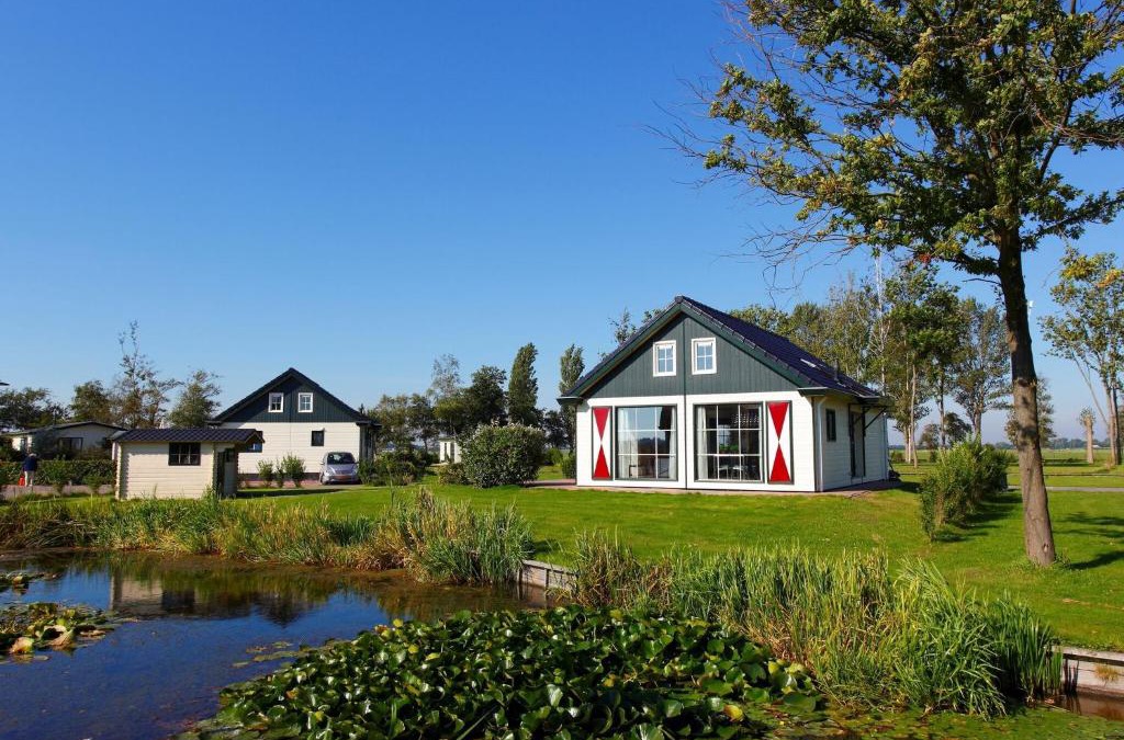 Berkhout Ski Chalet | Chalet with dishwasher near Hoorn