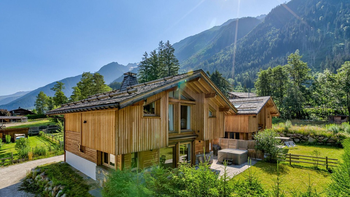 Chamonix City Centre Ski Chalet | Chalet with Sauna & Hot Tub near Chamonix Centre