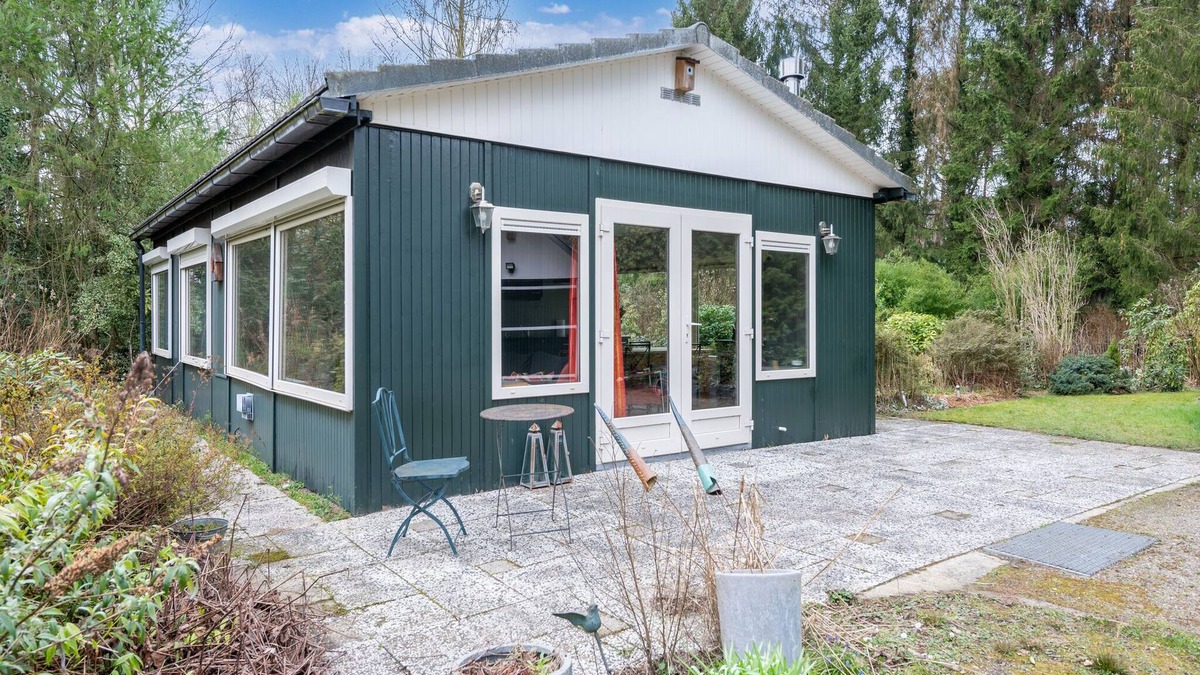 Arendonk House | Chalet with Garden and Pond