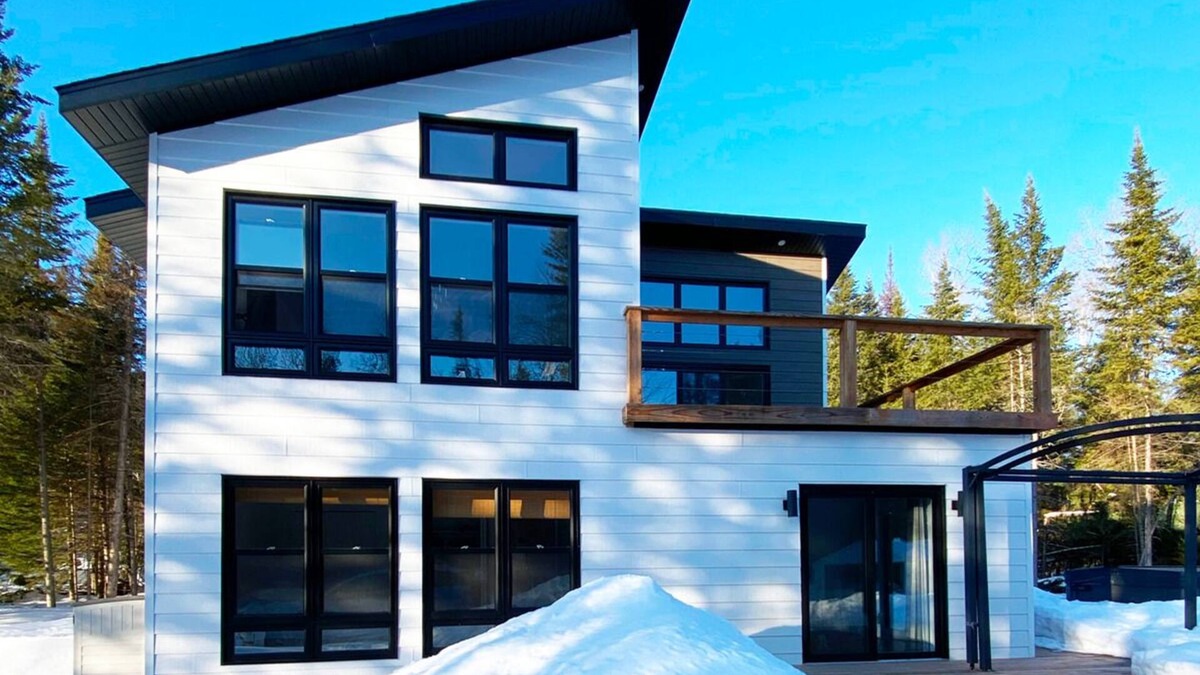 Mont-Tremblant Ski Chalet | Chalet with Hot-tub, 15 min. of Mont-Tremblant (St-Jovite)