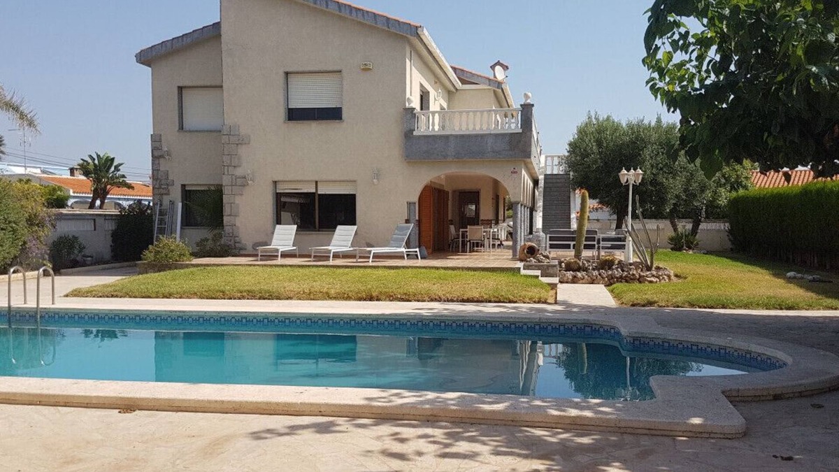 Vinaros Villa | CHALET WITH PRIVATE POOL 8 PERS. 100 M. BEACH IN VINAROS