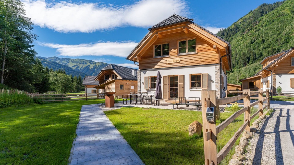 Donnersbachwald Ski Chalet | Chalet with sauna, hot tub and enclosed garden
