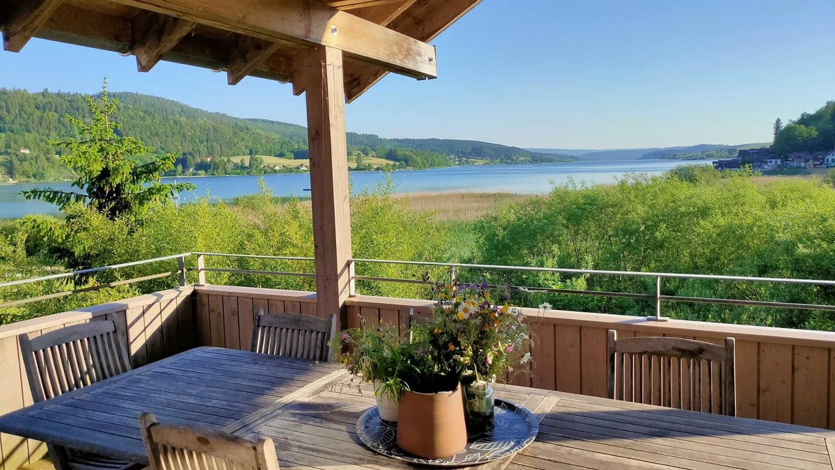 Oye-et-Pallet House | Chalet with terrasse by the lake