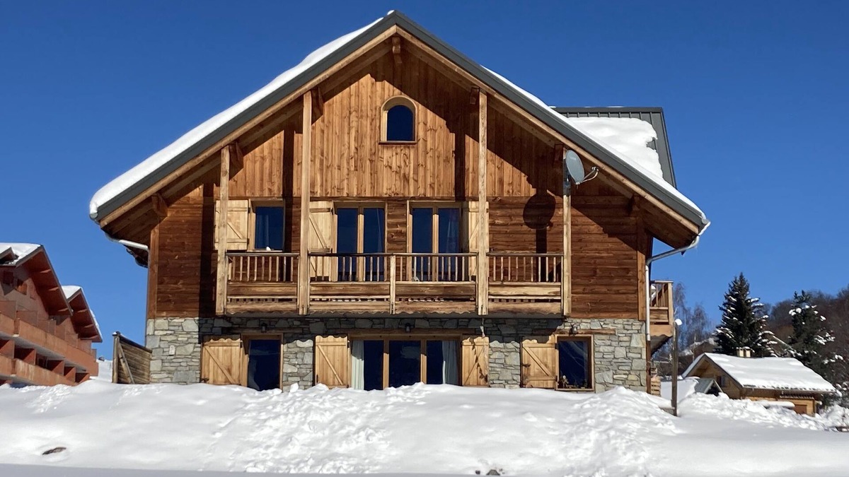 Albiez-le-Vieux Ski Chalet | Chalet Zénith at the foot of the ski slopes, facing the Aiguilles d'Arves mountains