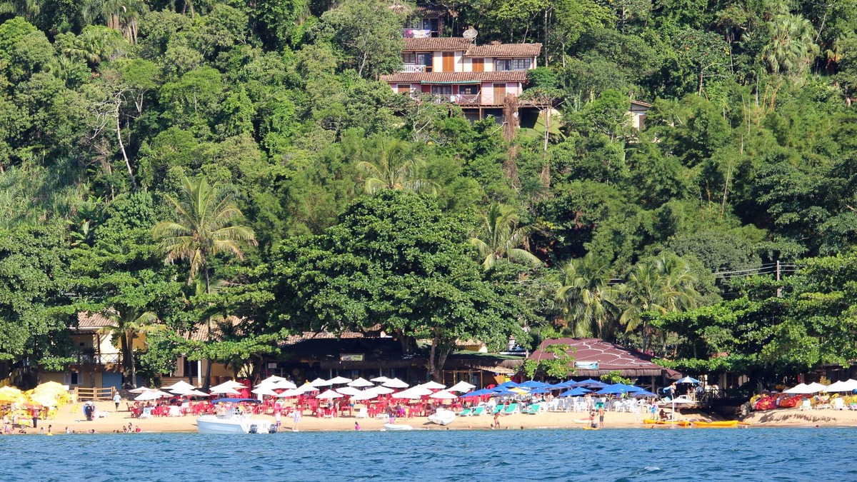 Ilhabela Ski Chalet | Chalets 80 meters from the Curral beach in Ilhabela. Beautiful view of the sea.