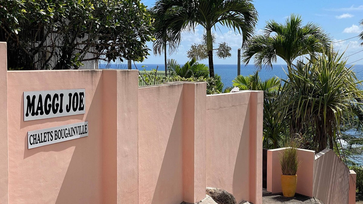 Anse Royale Ski Chalet | Chalets BougainvillenOne-Bedroom Chalet with Sea View