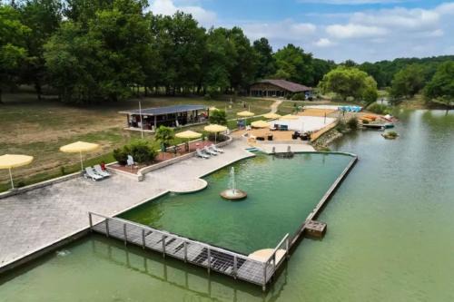 Bretagne-d'Armagnac House | Chalets Camping Lacs d'Armagnac