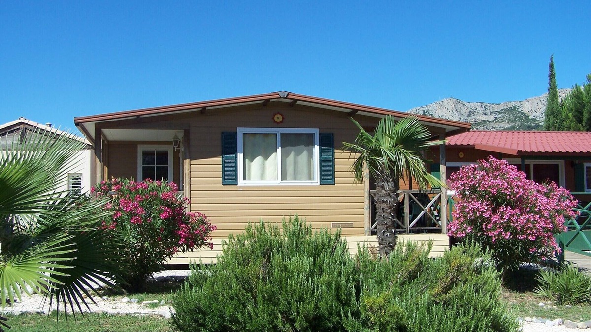 Tautavel Resort | Chalets en Village-vacances ! Clubs Enfants et Clubs Ados Inclus. Piscine