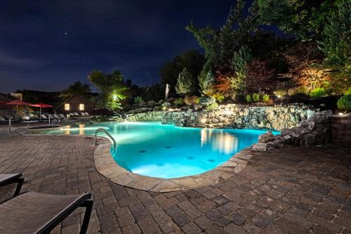 Lampe House | Chalets Resort Lakefront Cottage Free Amenities Amazing views Kayaks 2 Pools