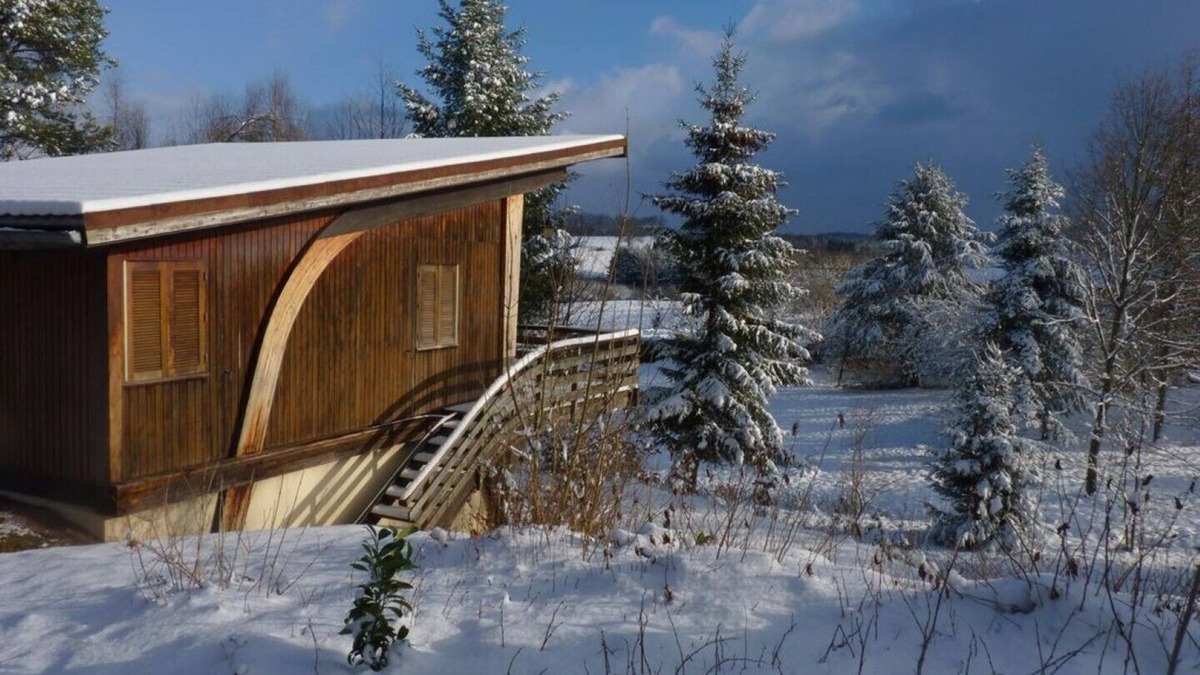 Fays Ski Chalet | Chalets with large living room, close to shops Up to 12 people