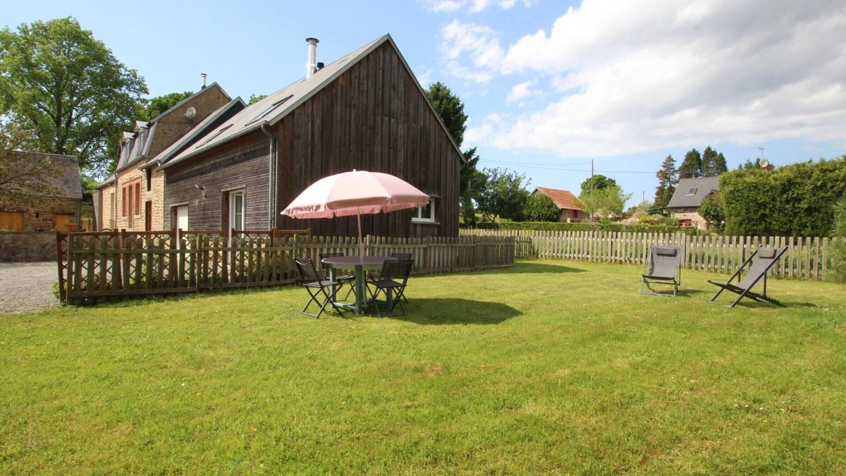 La Lucerne-dʼOutremer Cottage | Chaleureuse maison avec jardin clos, près de la Baie du Mont St-Michel, animaux acceptés