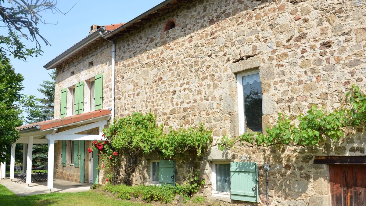 Saint-Pal-De-Mons Cottage | Chaleureuse ferme rénovée avec jardin clos, près de Lyon et St Etienne, idéale pour familles et télétravail