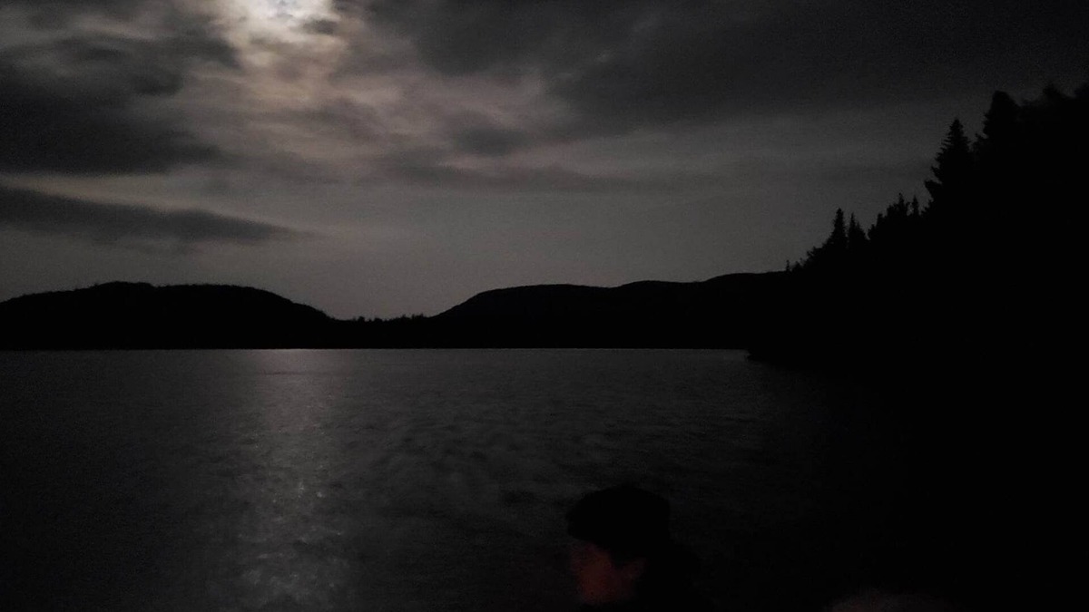 Saint-Tite-des-Caps Ski Chalet | Chaleureux Chalet bord d'un lac. Foyer au bois et vue extraordinaire