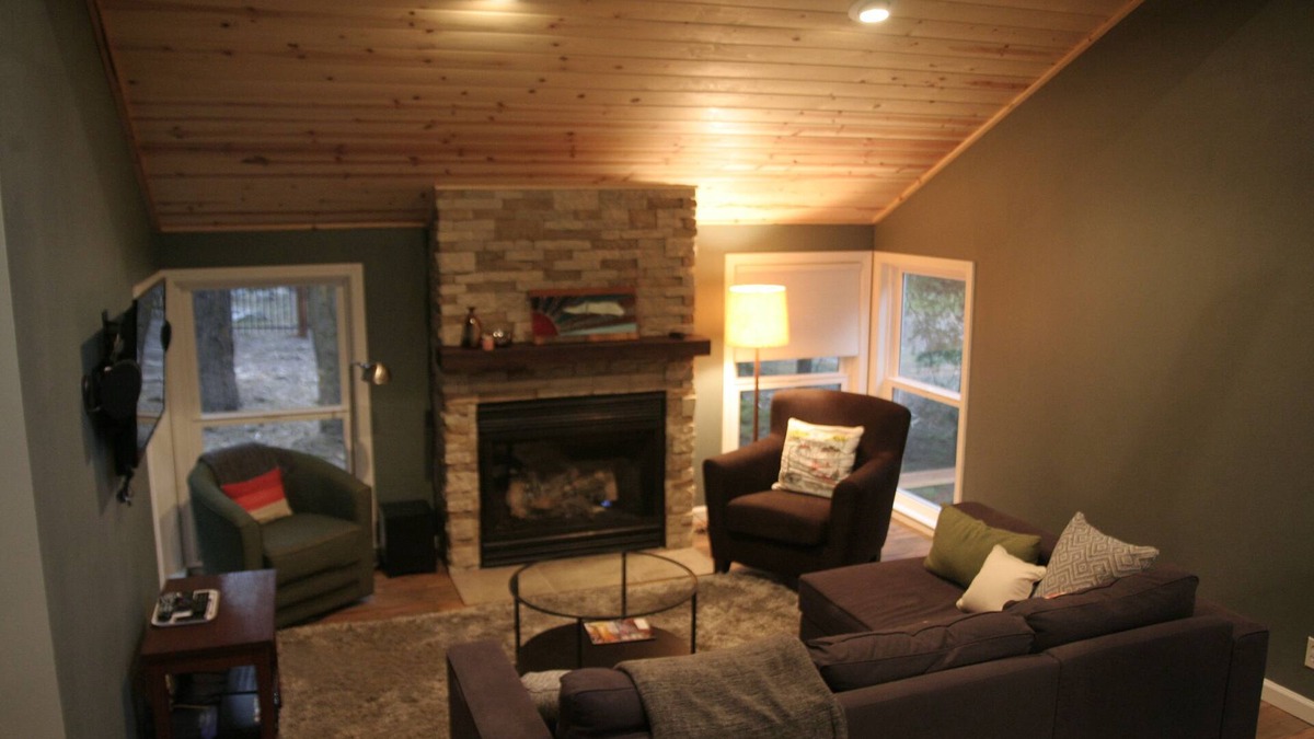 Chamberlands Cabin | Chamberlands Cabin, Private Beach, Bar, Restaurant