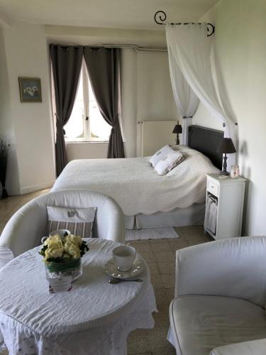 Saint-Jean-les-Deux-Jumeaux Bed & Breakfast | Chambre d'hotes Romance