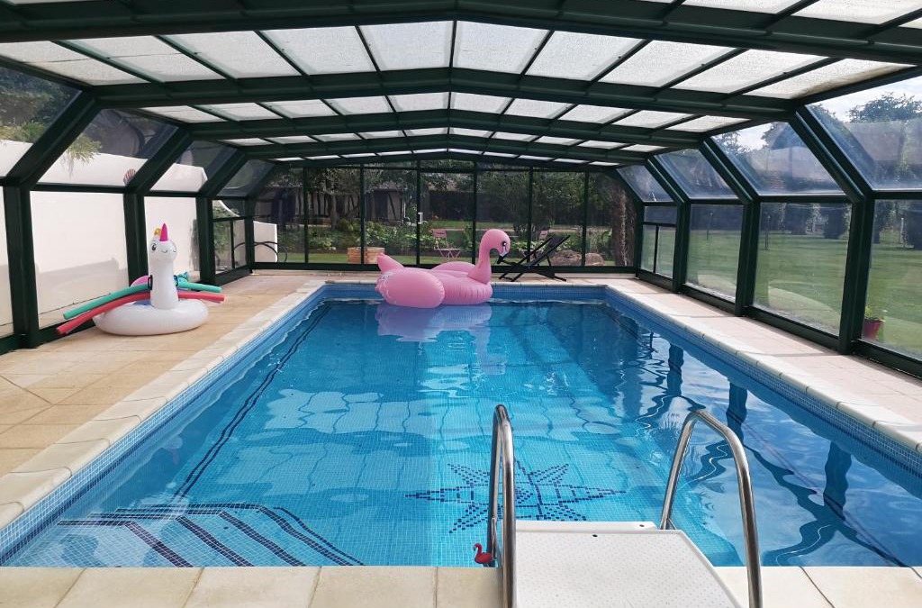 Saint-Pierre-de-Manneville House | Chambre chez particulier avec petit déjeuner, piscine, pool house