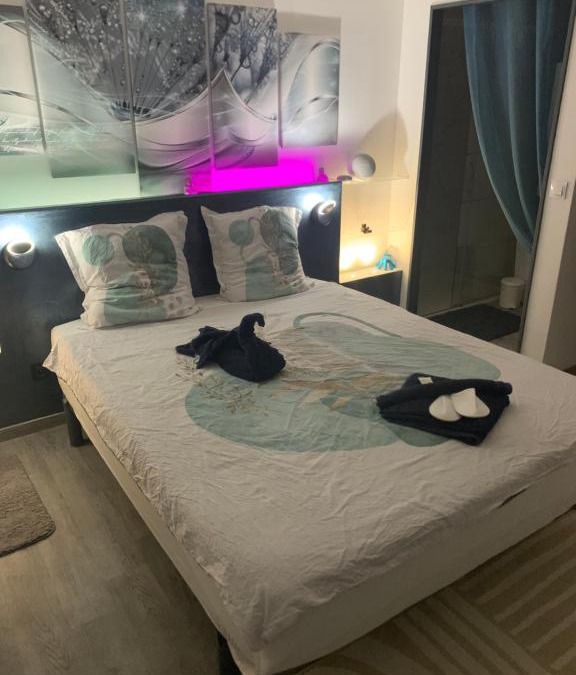 Saint-Saturnin-les-Avignon Bed & Breakfast | chambre double dans villa