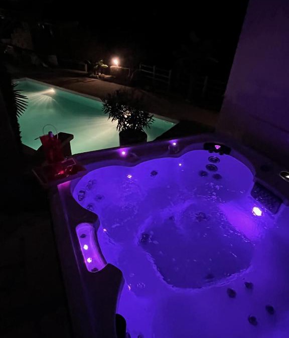 Saint-Rome-de-Tarn Bed & Breakfast | Chambre au calme avec spa privatif gratuit sud aveyron les palmiers des causses