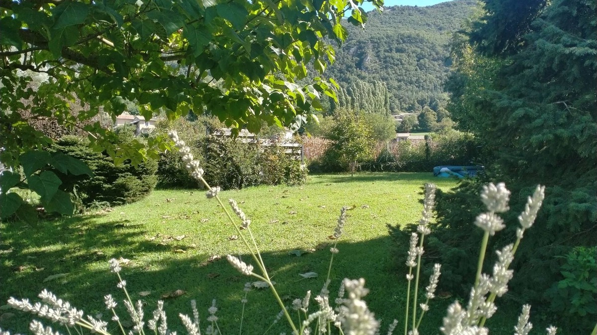 Hostun Apartment | Chambre Avec Accès Jacuzzi au Pied des Montagnes -enfants & Animaux Bienvenus