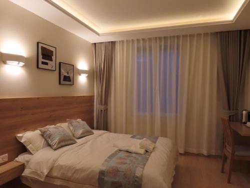 Bondy House | Chambre avec grand lit et salle de bain privative pour 2 personnes