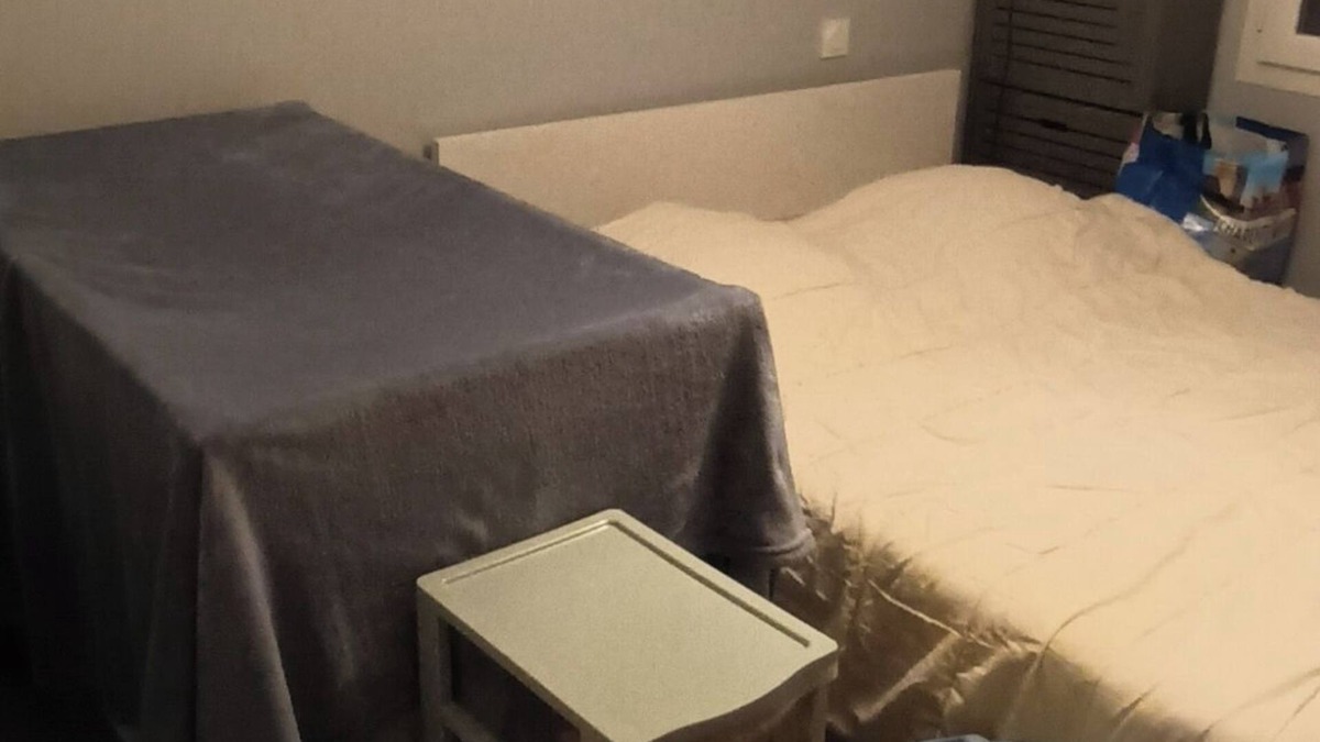 Arvert House | Chambre Avec lit 2 Personnes, Lit, Chaise Haute et Baignoire Bébé Fournis