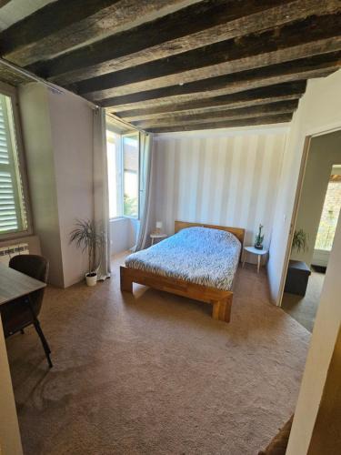 Donzy House | Chambre avec salle de bain
