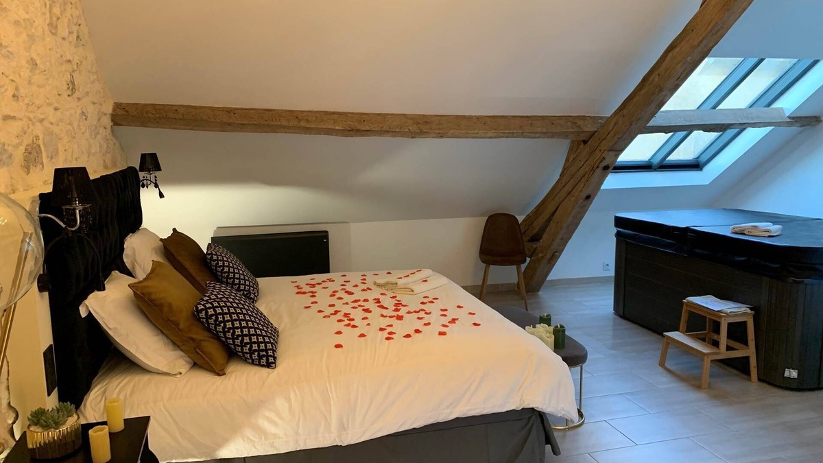 Treuzy-Levelay Other | Chambre Baroque Avec Jacuzzi Privatif Sous les Poutres