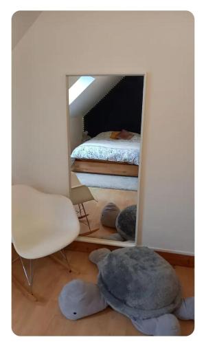 Frouville House | Chambre Bleue, lit double 2 personnes, Maison en plein coeur du Parc Régional du Vexin