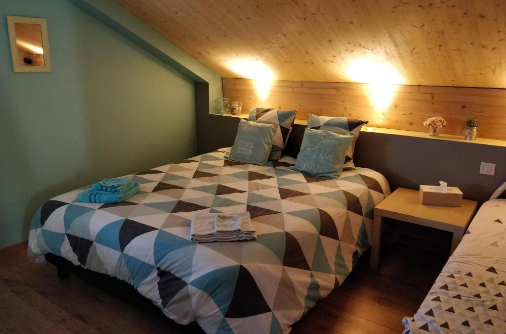 Saint-Denis-les-Bourg Bed & Breakfast | Chambre Chaleureuse chez l'habitant