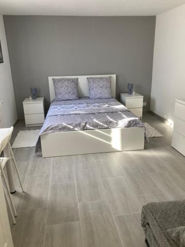 Cholet House | Chambre comme un petit logement