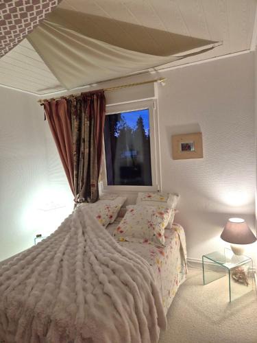 Monthureux-sur-Saone Bed & Breakfast | Chambre d'hôtes de charme avec piscine terrasse et vue sur les prairies